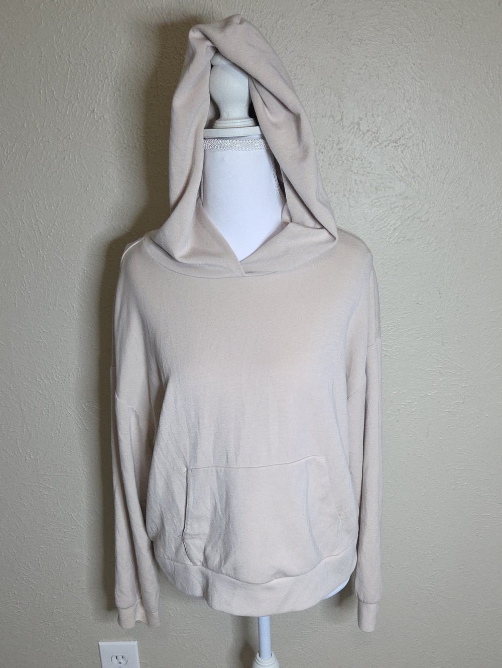 TRUTH By Republic Women's Cream Hooded Pullover Top, Medium, Super Soft!